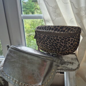 sac-banane-cuir-argent-leopard-boutique-imagine-oloron