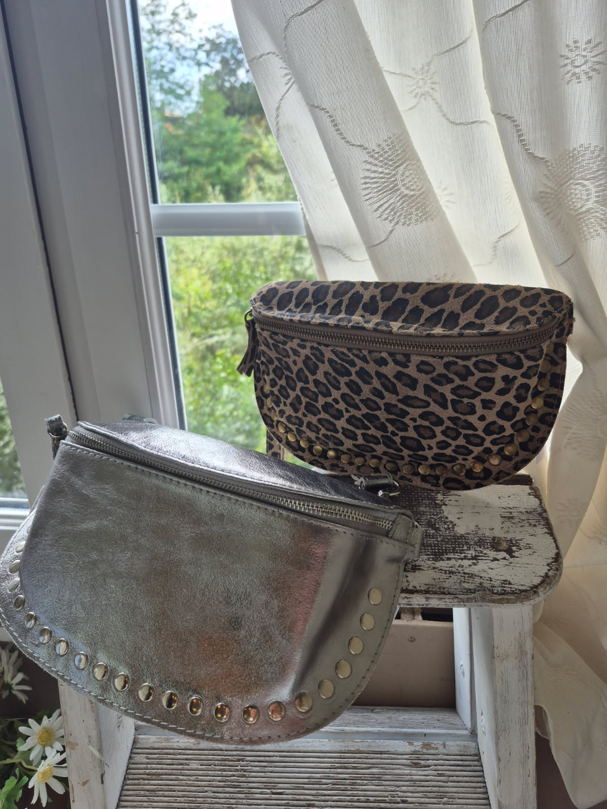 sac-banane-cuir-argent-leopard-boutique-imagine-oloron
