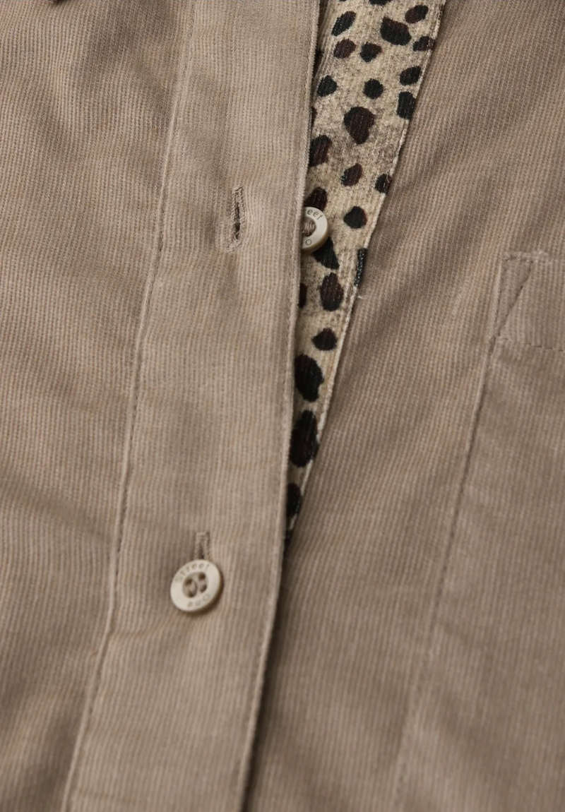 Chemise velours beige et détails léopard – Image 4