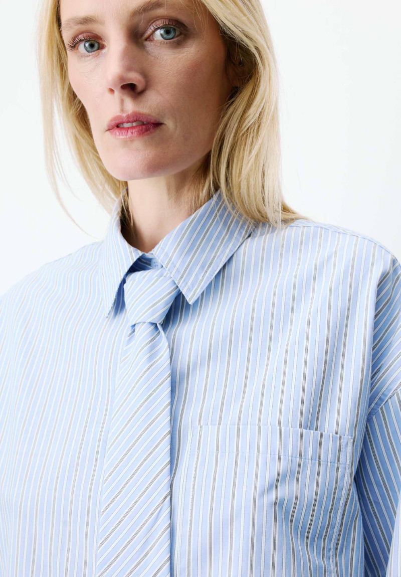 Chemise rayée oversize avec cravate – Image 2