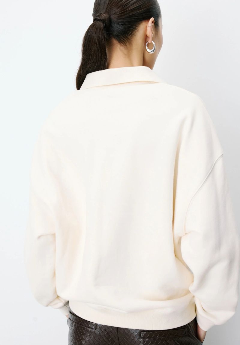Sweat écru col polo oversize ARCHIBALD – Grace & Mila – Image 4