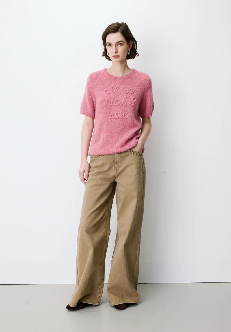 Pull manches courtes à message brodé blush AUSTYN – Grace & Mila – Image 4